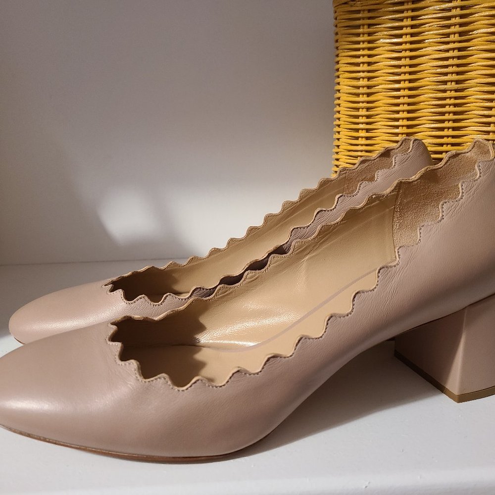 CHLOÉ Lauren scalloped leather pumps 40
